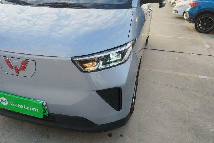 Used Wuling Yangguang 2024 300KM Comfort Version Passenger Van 75kW Left Front Headlight