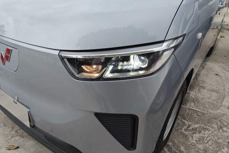 Used Wuling Yangguang 2024 300KM Comfort Version Passenger Van 75kW Left Front Headlight