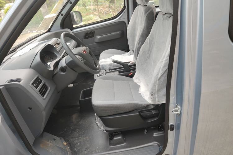 Used Wuling Yangguang 2024 300KM Comfort Version Passenger Van 75kW Left Front Seat
