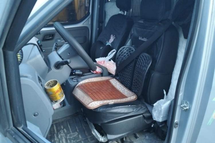 Used Wuling Yangguang 2024 300KM Comfort Version Passenger Van 75kW Left Front Seat