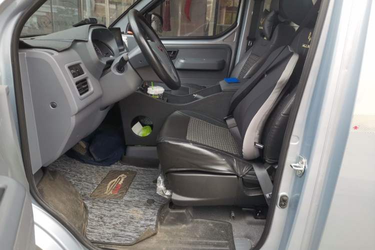 Used Wuling Yangguang 2024 300km Comfort Version with Sealed Windows 60kW Left Front Seat