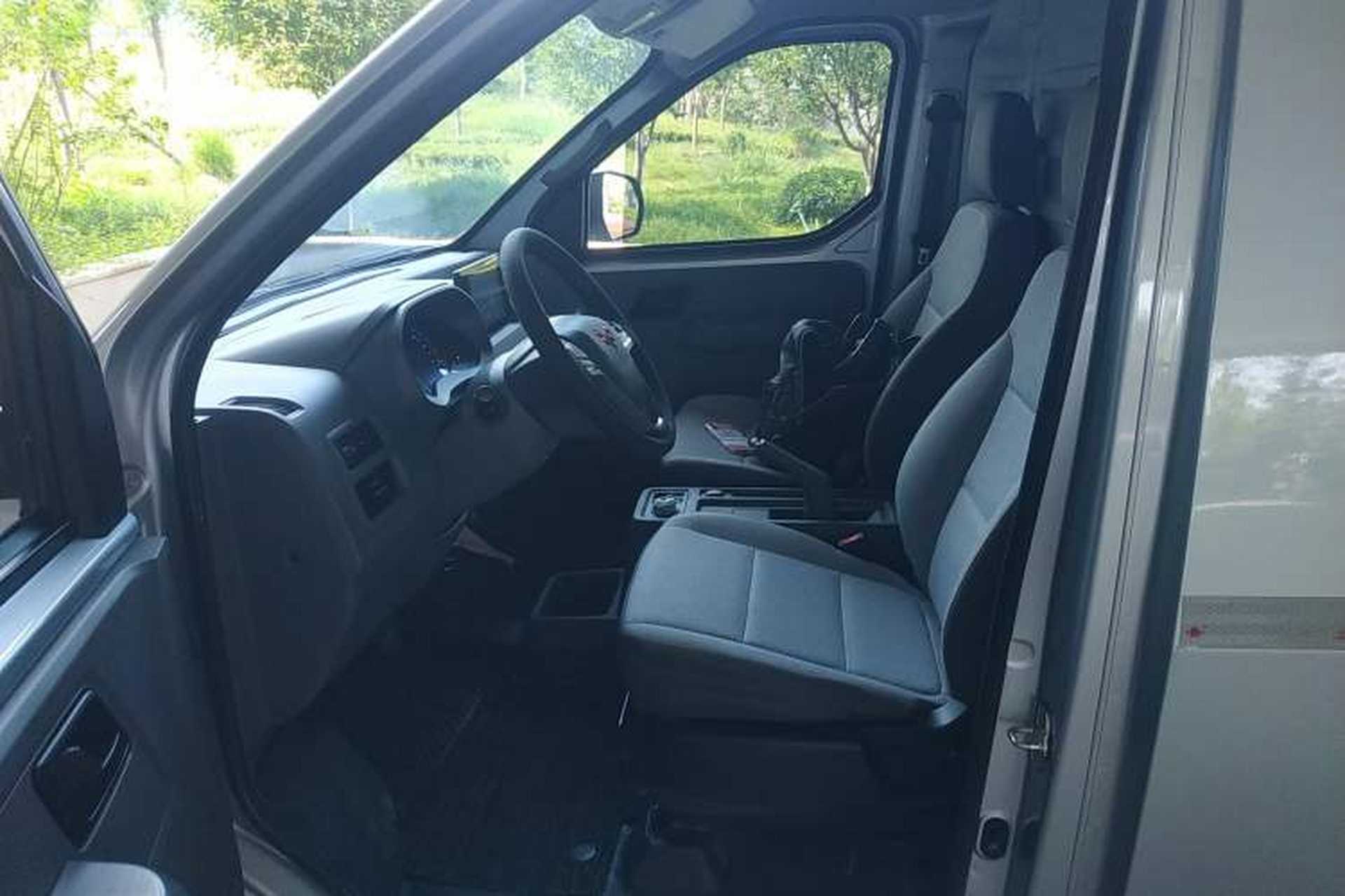 Used Wuling Yangguang 2024 300km Comfort Version with Sealed Windows 60kW Left Front Seat