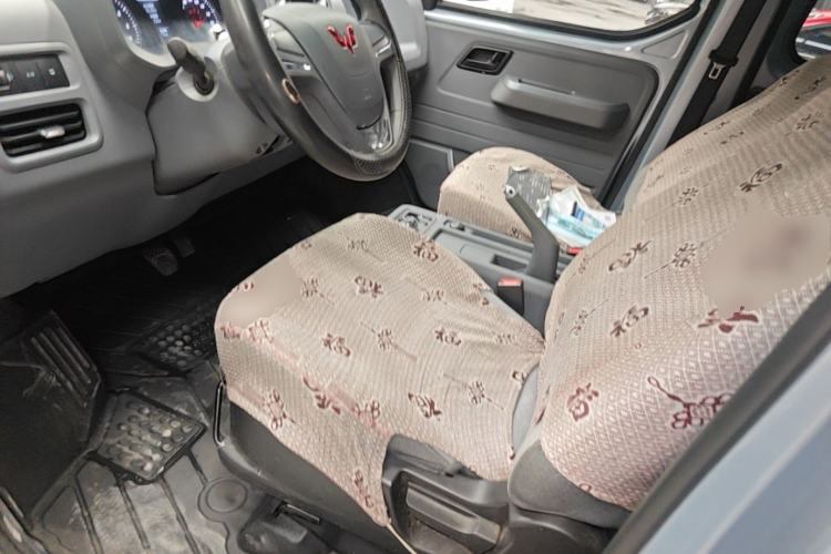 Used Wuling Yangguang 2024 300KM Comfort Version Passenger Van 75kW Left Front Seat