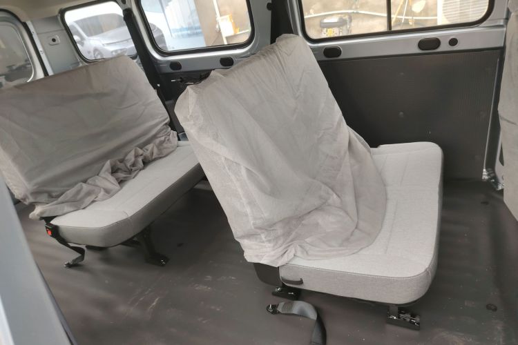 Used Wuling Yangguang 2024 300KM Comfort Version Passenger Van 75kW Left Rear Seat