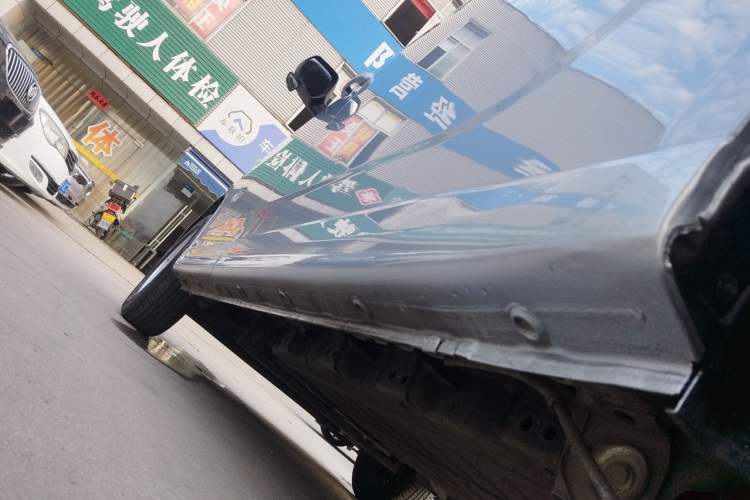 Used Wuling Yangguang 2024 300KM Comfort Version Passenger Van 75kW Left Side Sill