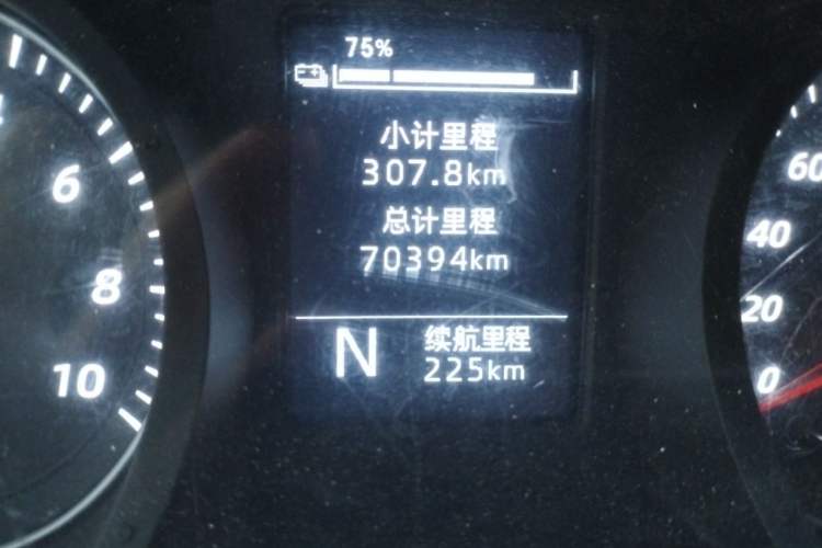 Used Wuling Yangguang 2024 300KM Comfort Version Passenger Van 75kW Odometer Close Up