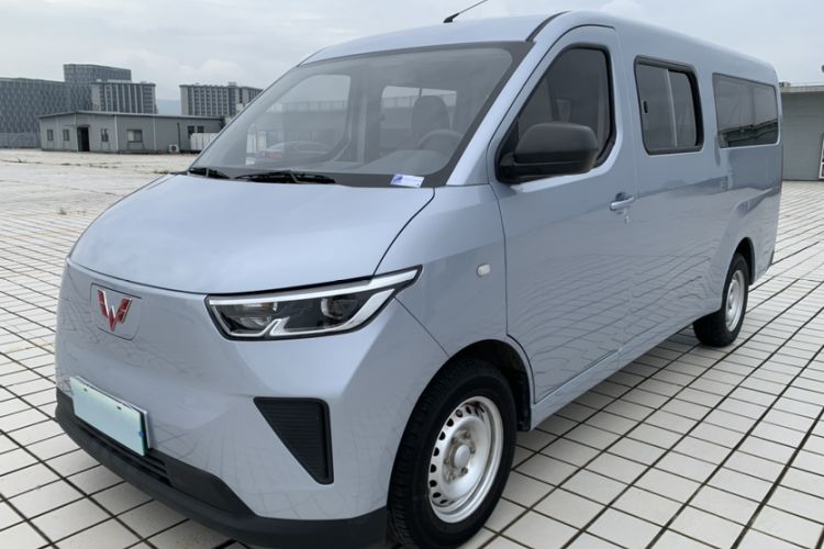 Wuling Yangguang 2024 300KM Comfort Version Passenger Van 75kW