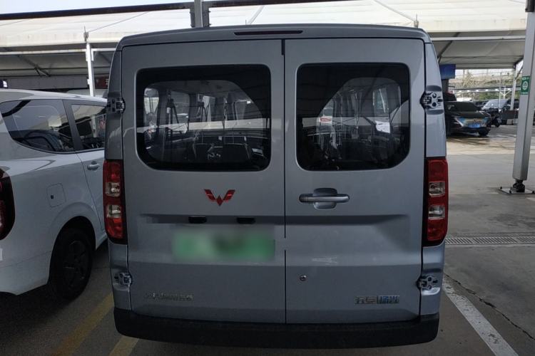 Used Wuling Yangguang 2024 300KM Comfort Version Passenger Van 75kW Rear