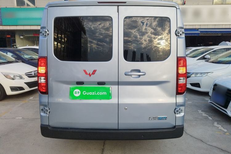 Used Wuling Yangguang 2024 300KM Comfort Version Passenger Van 75kW Rear
