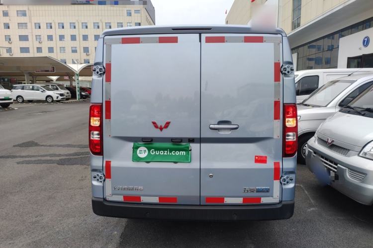 Used Wuling Yangguang 2024 300km Comfort Version with Sealed Windows 75kW Rear