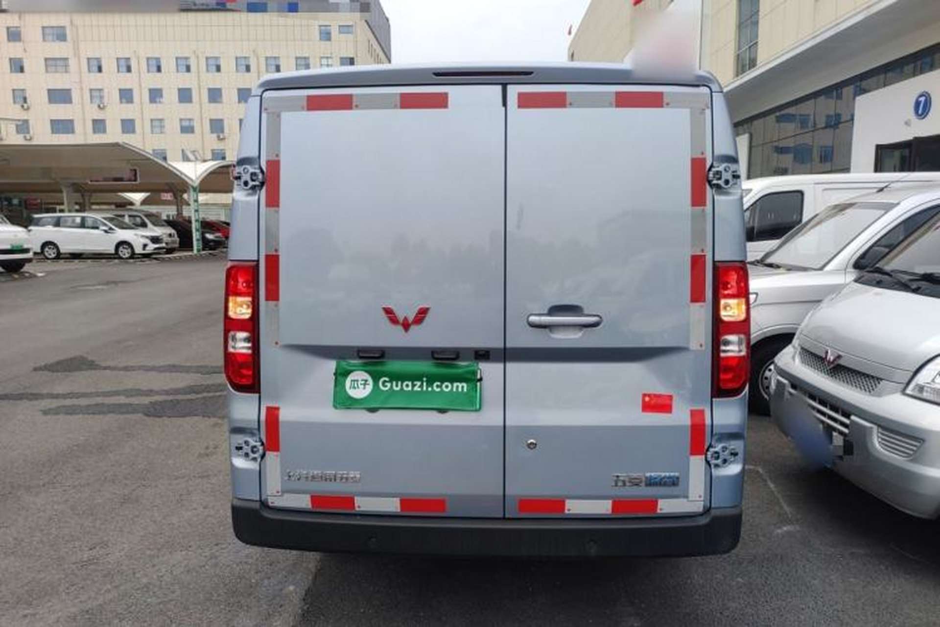 Used Wuling Yangguang 2024 300km Comfort Version with Sealed Windows 75kW Rear