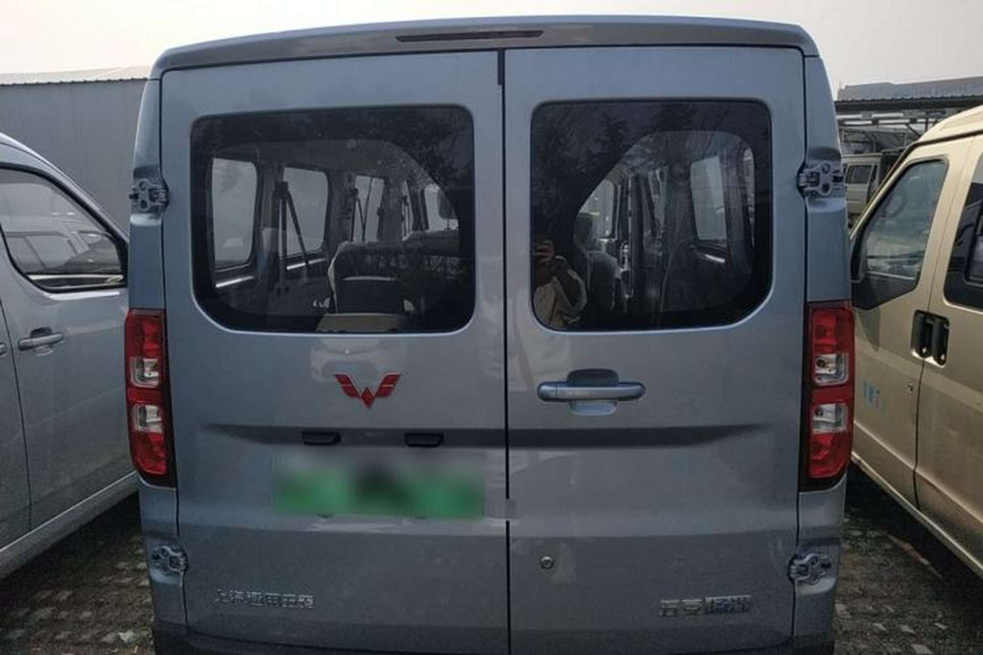 Used Wuling Yangguang 2024 300KM Comfort Version Passenger Van 75kW Rear