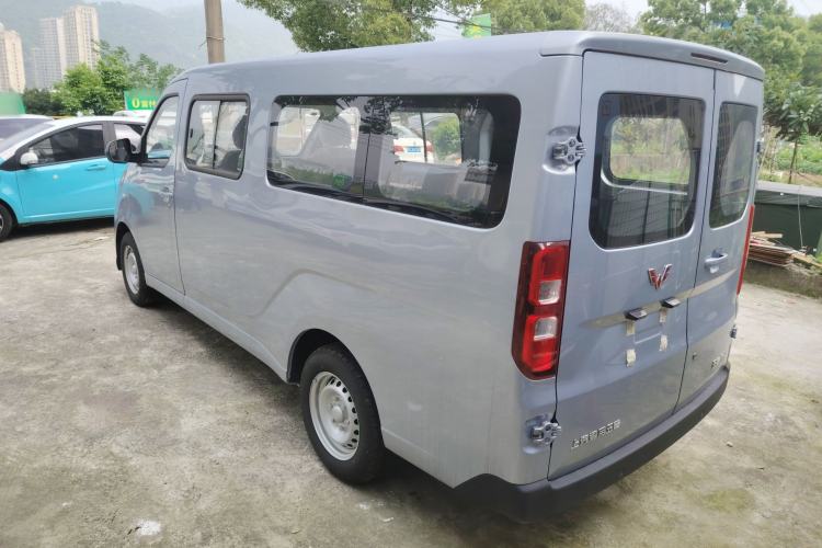 Used Wuling Yangguang 2024 300KM Comfort Version Passenger Van 75kW Rear Left 45 Deg