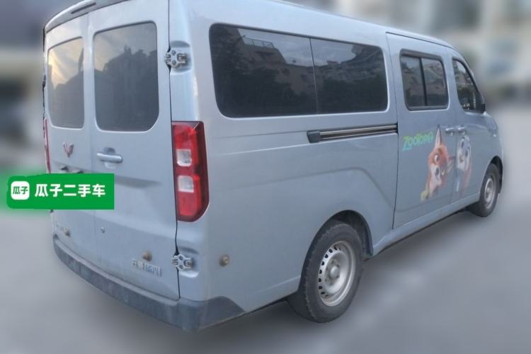 Used Wuling Yangguang 2024 300KM Comfort Version Passenger Van 75kW Rear Right 45 Deg