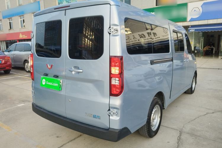 Used Wuling Yangguang 2024 300KM Comfort Version Passenger Van 75kW Rear Right 45 Deg