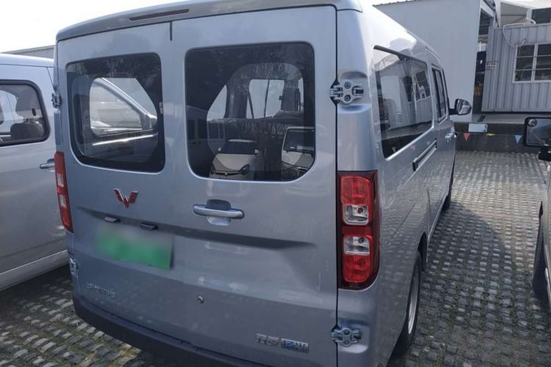 Used Wuling Yangguang 2024 300KM Comfort Version Passenger Van 75kW Rear Right 45 Deg