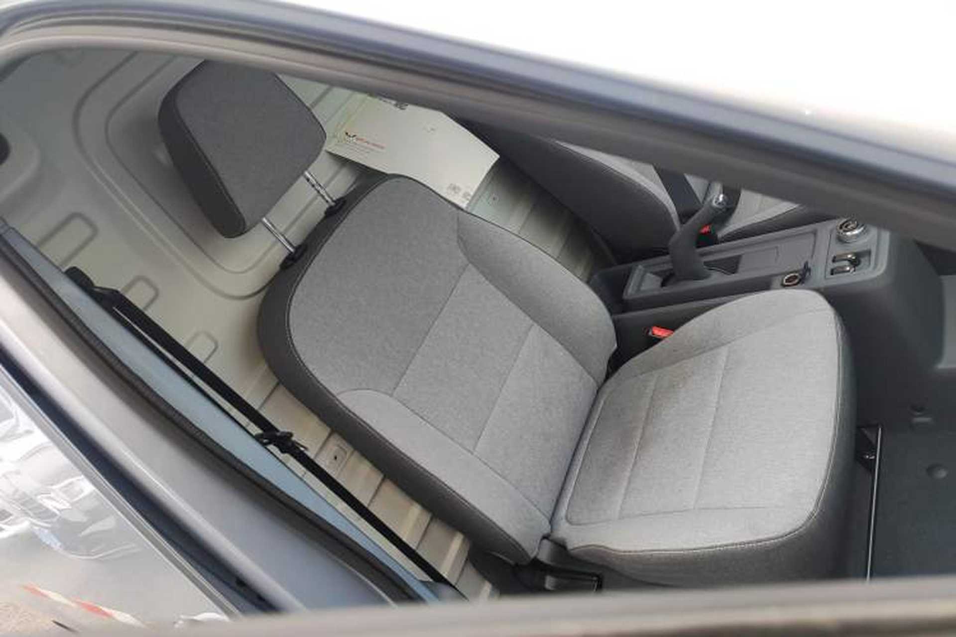 Used Wuling Yangguang 2024 300km Comfort Version with Sealed Windows 75kW Right Front Seat