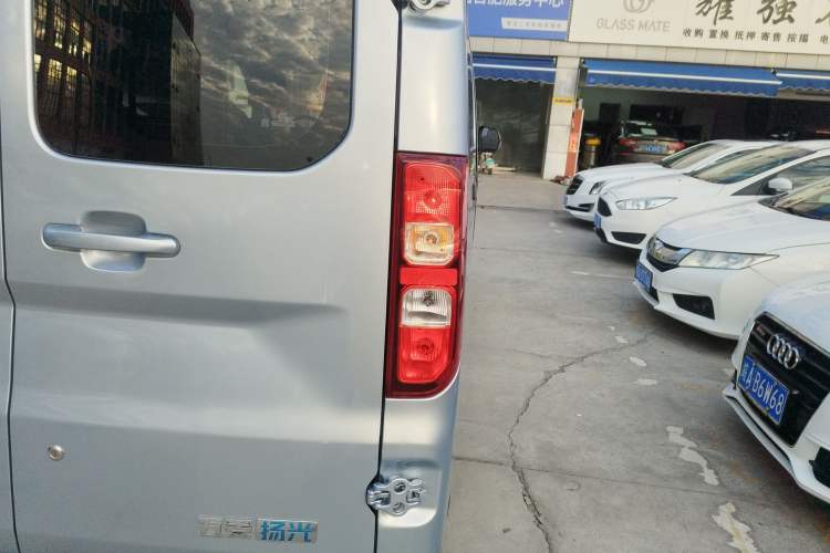 Used Wuling Yangguang 2024 300KM Comfort Version Passenger Van 75kW Right Rear Taillight