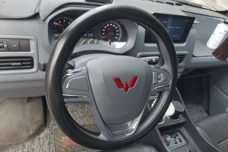 Used Wuling Yangguang 2024 300km Comfort Version with Sealed Windows 60kW Steering Wheel