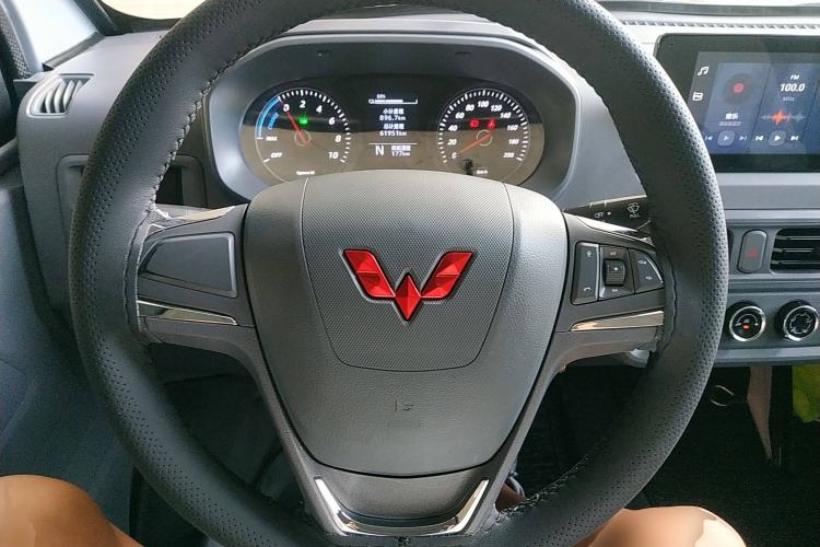 Used Wuling Yangguang 2024 300km Comfort Version with Sealed Windows 60kW Steering Wheel