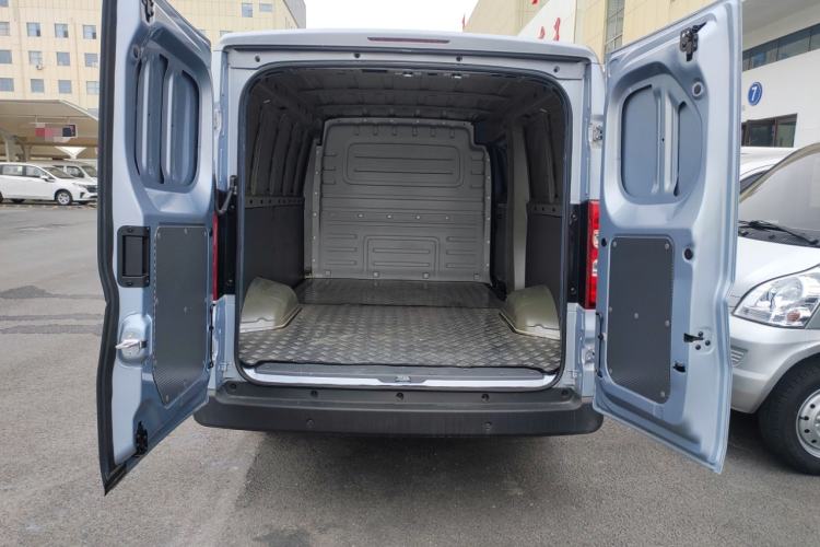 Used Wuling Yangguang 2024 300km Comfort Version with Sealed Windows 75kW Trunk