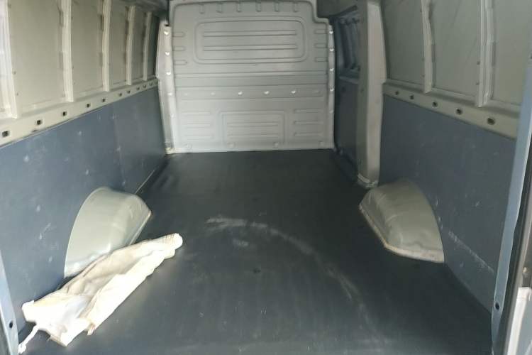 Used Wuling Yangguang 2024 300km Comfort Version with Sealed Windows 60kW Trunk