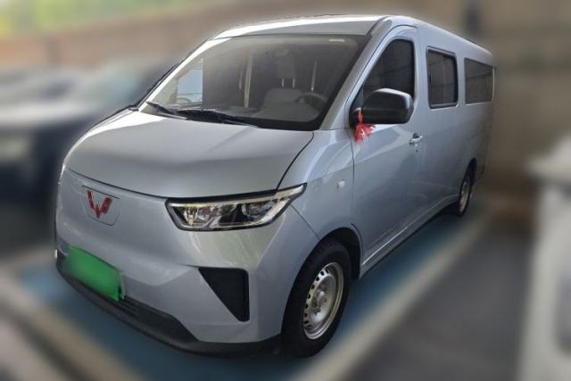 Used Wuling Yangguang 2024 300KM Comfort Version Passenger Van 75kW