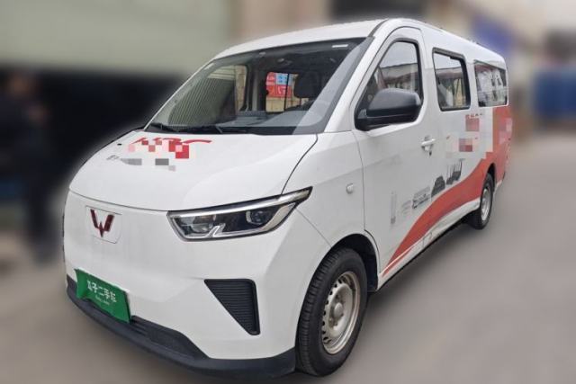 Used Wuling Yangguang 2024 300km Comfort-Grade Passenger Van 60kW