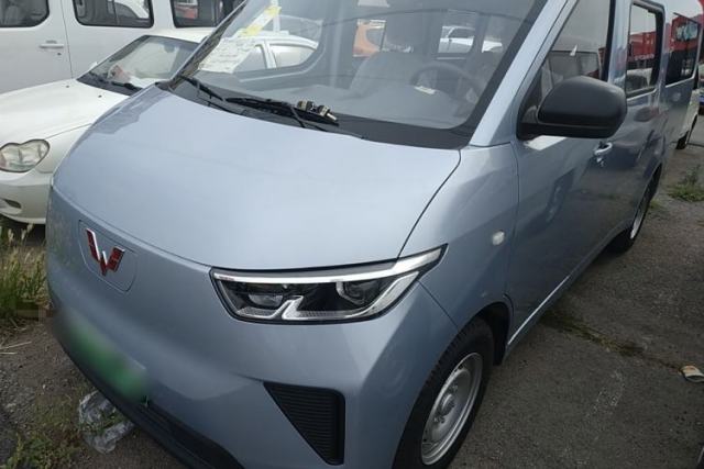 Used Wuling Yangguang 2024 300KM Comfort Version Passenger Van 75kW