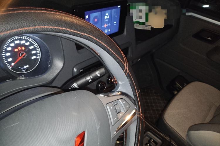 Used Wuling Yangguang 2024 300km Comfort Version with Sealed Windows 60kW Audio And AC Panel