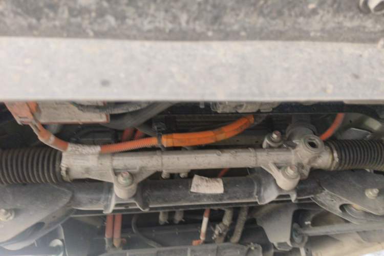 Used Wuling Yangguang 2024 300KM Comfort Version Passenger Van 75kW Chassis Front