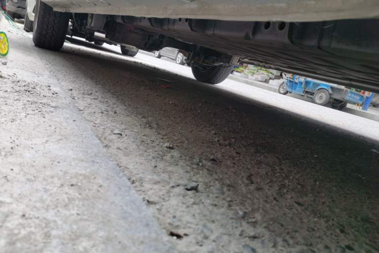 Used Wuling Yangguang 2024 300KM Comfort Version Passenger Van 75kW Chassis Front Right