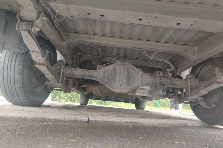 Used Wuling Yangguang 2024 300KM Comfort Version Passenger Van 75kW Chassis Rear