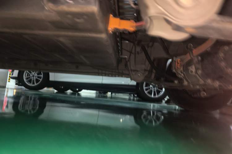 Used Wuling Yangguang 2024 300KM Comfort Version Passenger Van 75kW Chassis Rear Left