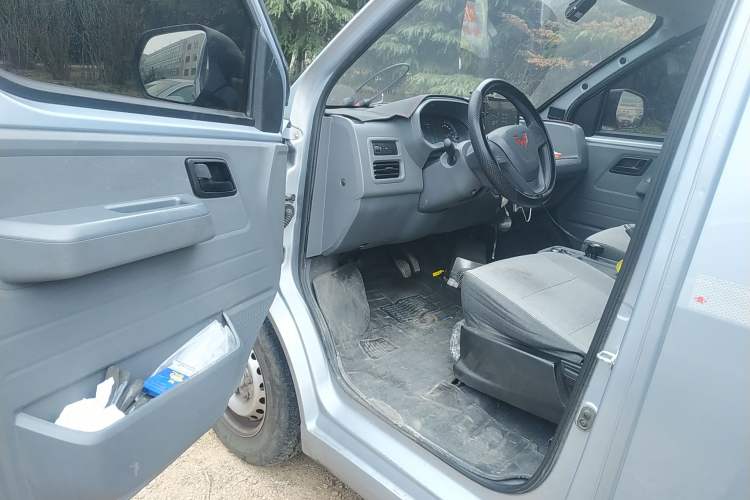 Used Wuling Yangguang 2024 300km Range Practical Window-Sealed Version 60kW Driver Seat