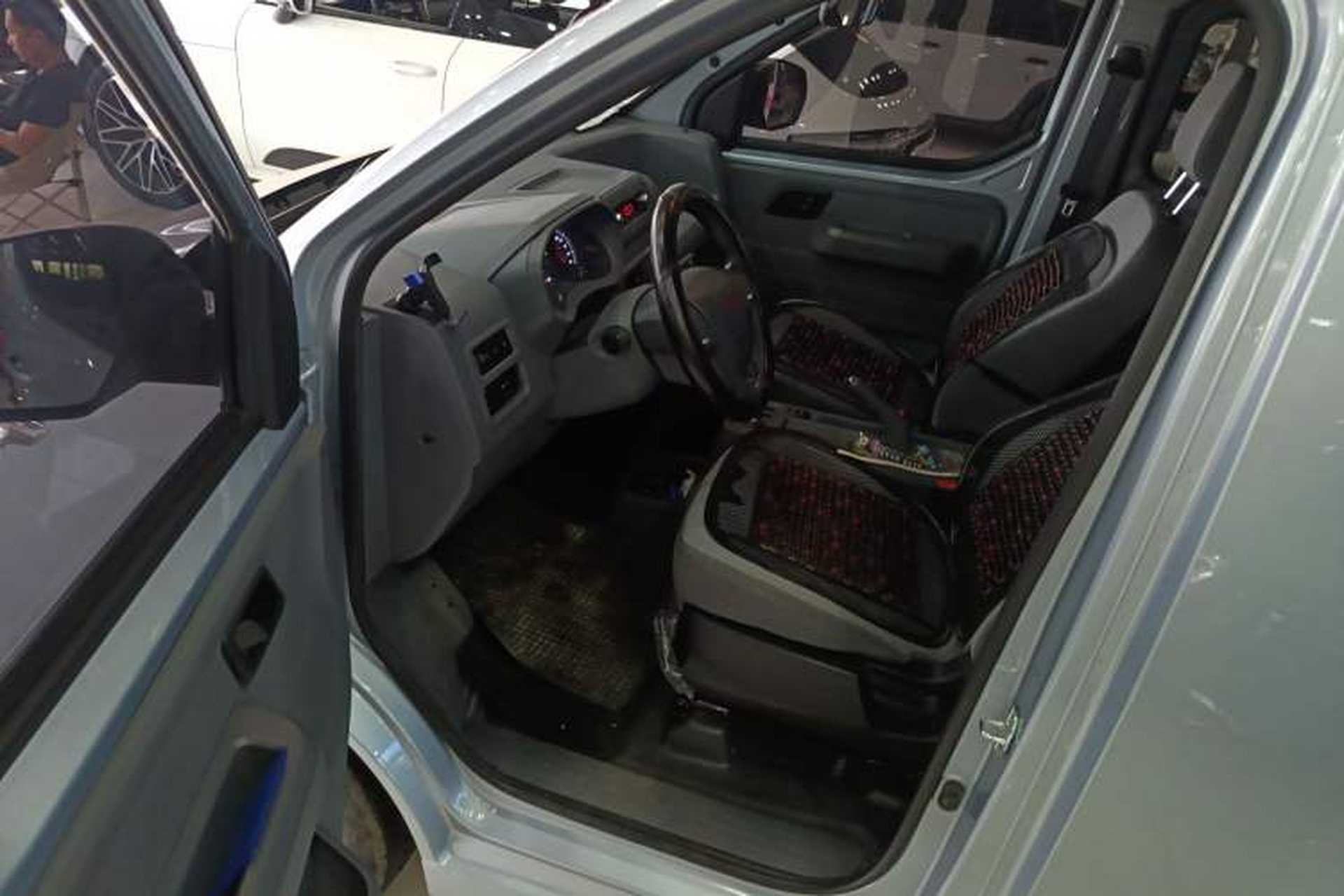 Used Wuling Yangguang 2024 300KM Comfort Version Passenger Van 75kW Driver Seat