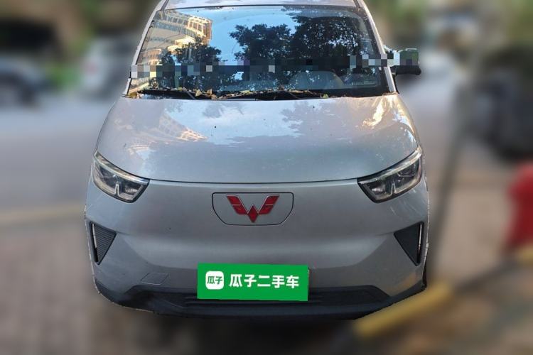 Used Wuling Yangguang 2024 300km Comfort-Grade Passenger Van 60kW Exterior 1
