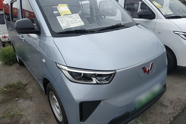 Used Wuling Yangguang 2024 300KM Comfort Version Passenger Van 75kW Exterior 2