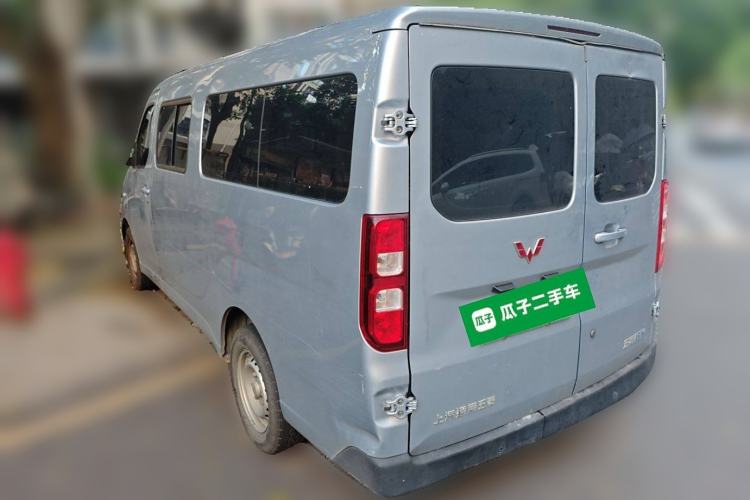 Used Wuling Yangguang 2024 300km Comfort-Grade Passenger Van 60kW Exterior 3