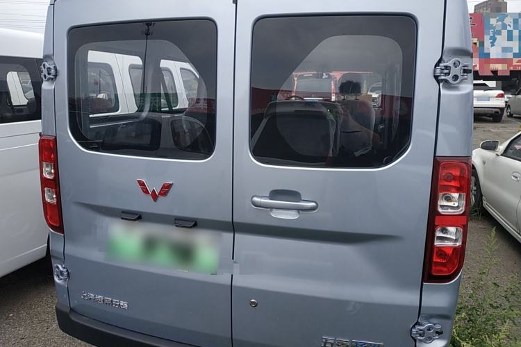 Used Wuling Yangguang 2024 300KM Comfort Version Passenger Van 75kW Exterior 4