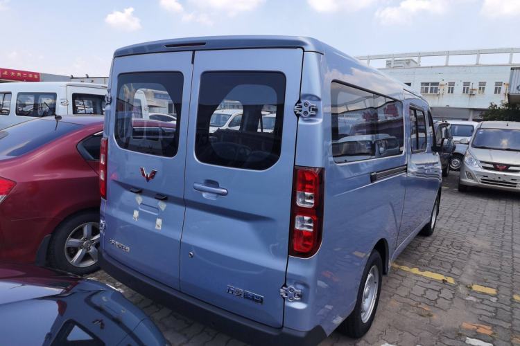Used Wuling Yangguang 2024 300KM Comfort Version Passenger Van 75kW Exterior 5