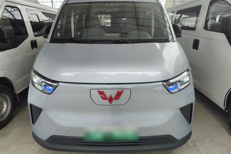 Used Wuling Yangguang 2024 300KM Comfort Version Passenger Van 75kW Front