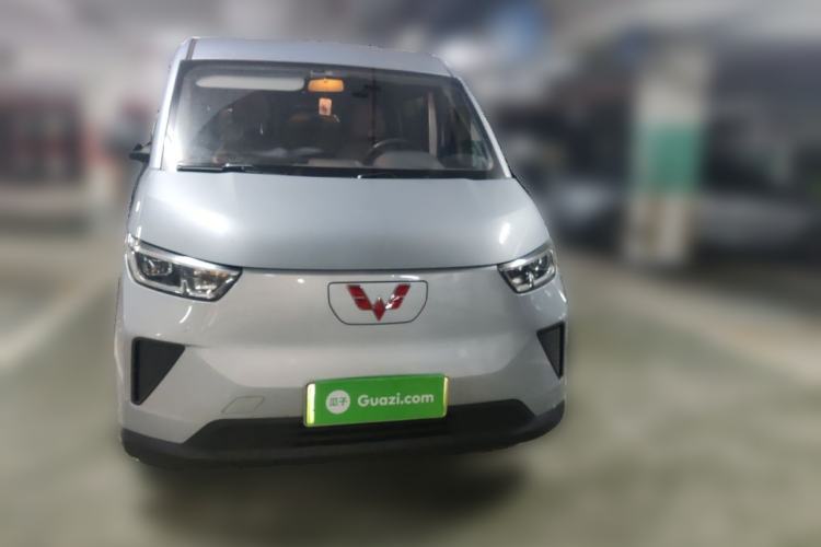 Used Wuling Yangguang 2024 300km Comfort-Grade Passenger Van 60kW Front