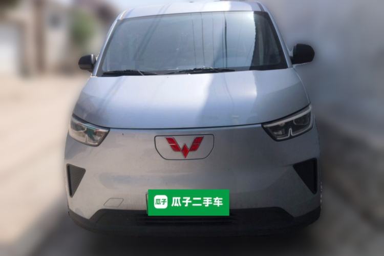 Used Wuling Yangguang 2024 300KM Comfort Version Passenger Van 75kW Front