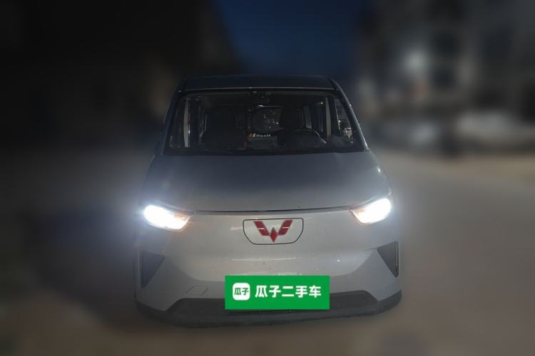 Used Wuling Yangguang 2024 300KM Comfort Version Passenger Van 75kW Front