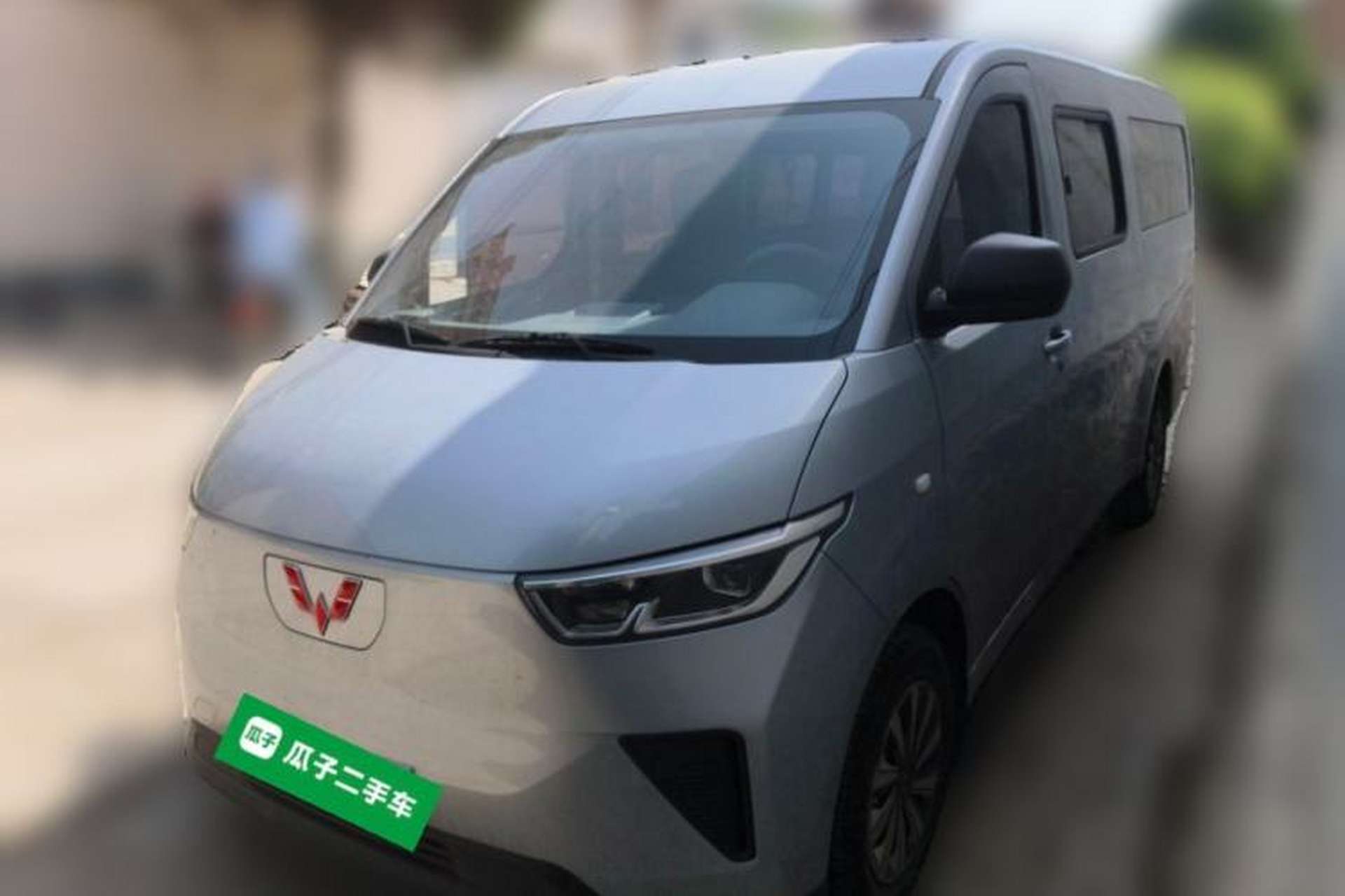 Used Wuling Yangguang 2024 300KM Comfort Version Passenger Van 75kW Front Left 45 Deg