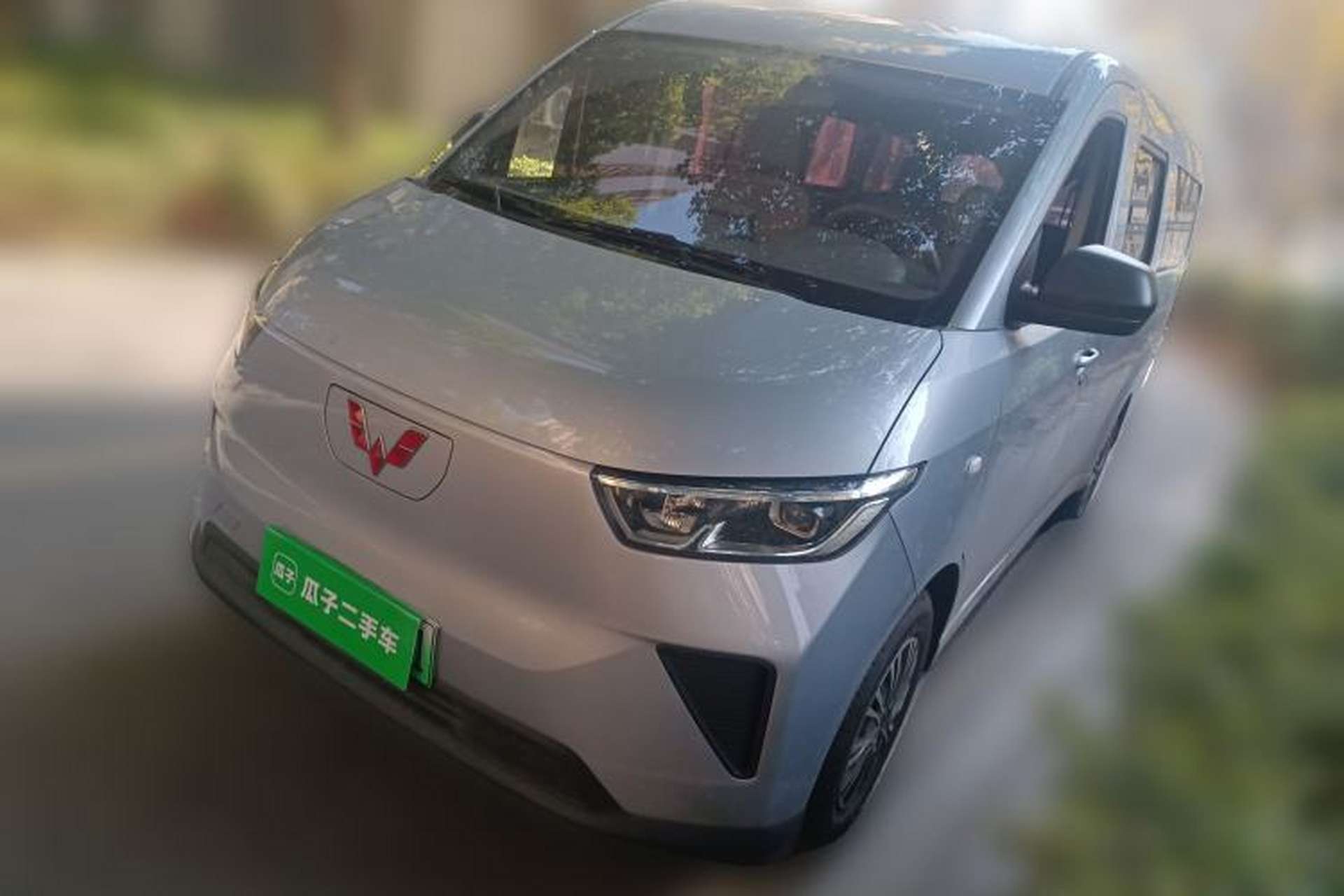 Used Wuling Yangguang 2024 300KM Comfort Version Passenger Van 75kW Front Left 45 Deg