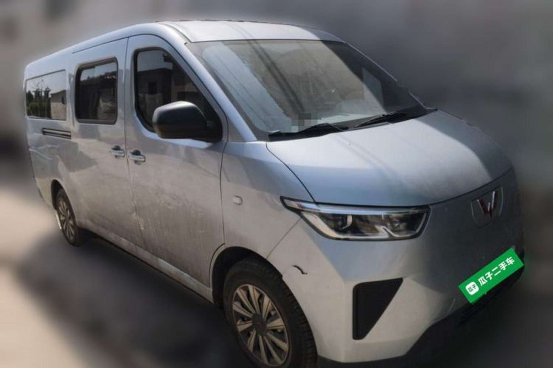 Used Wuling Yangguang 2024 300KM Comfort Version Passenger Van 75kW Front Right 45 Deg