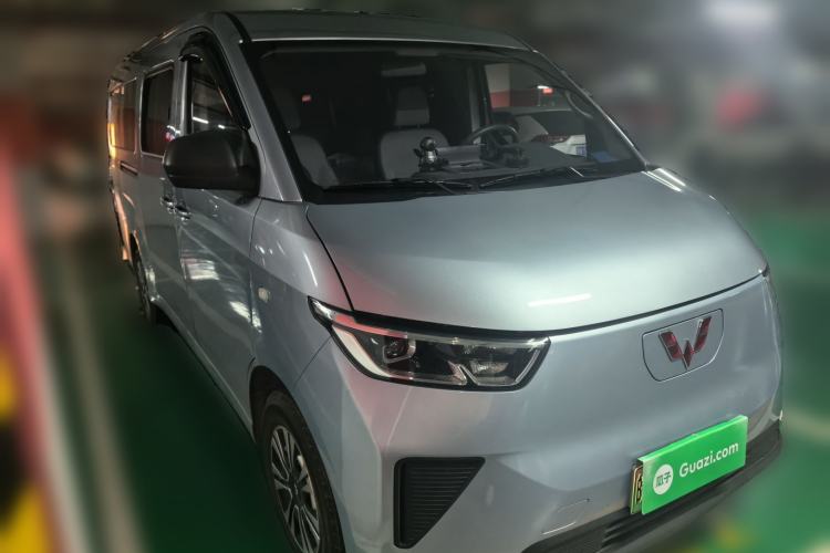 Used Wuling Yangguang 2024 300KM Comfort Version Passenger Van 75kW Front Right 45 Deg