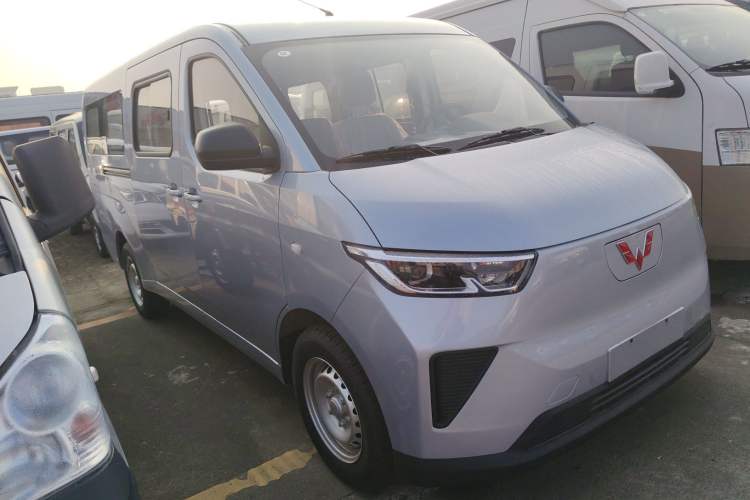 Used Wuling Yangguang  Front Right 45 Deg